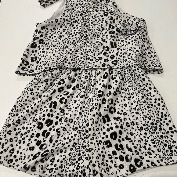 Entro 100% Rayon sleeveless leopard print romper with tie neck - Picture 6 of 10